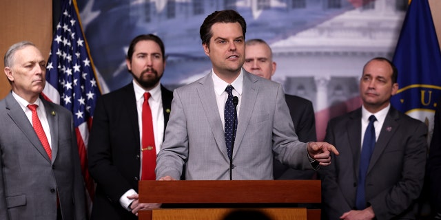 Matt Gaetz di belakang podium