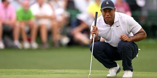 Tiger Woods lines up a putt on the 18th green during the first round of the 2023 Masters Tournament at Augusta National Golf Club on April 6, 2023 in Augusta, Georgia.