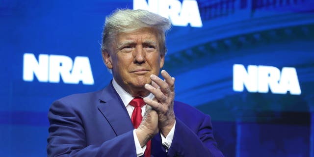 Mantan Presiden Donald Trump berbicara kepada para tamu di Forum Kepemimpinan NRA-ILA 2023 pada 14 April 2023 di Indianapolis, Indiana.