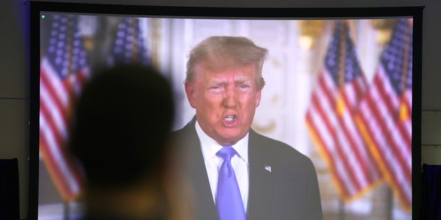 Trump berbicara kepada kerumunan Iowa secara virtual