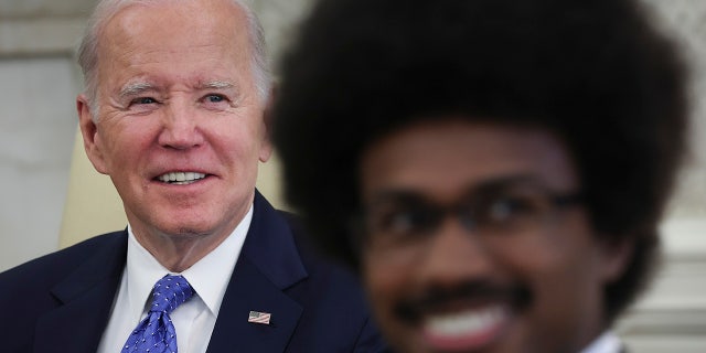 Justin Pearson of Tennessee Three seen meeting with Biden