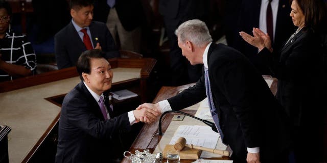 Kevin McCarthy shakes hands with President Yoon