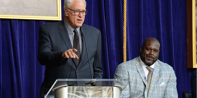 Phil Jackson speaks to Lakers fans