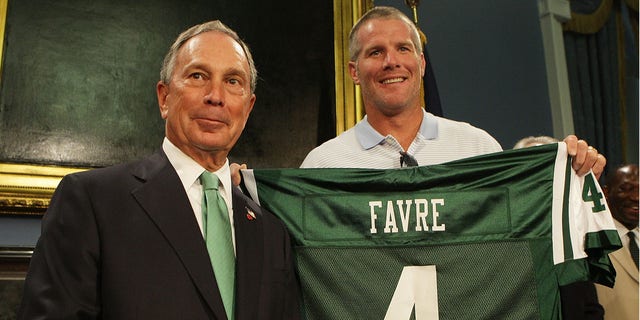 Brett Favre is introduced in New York
