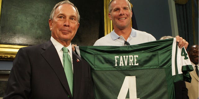 Brett Favre is introduced in New York