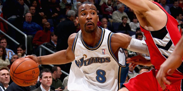 Javaris Crittenton plays in an NBA in 2009