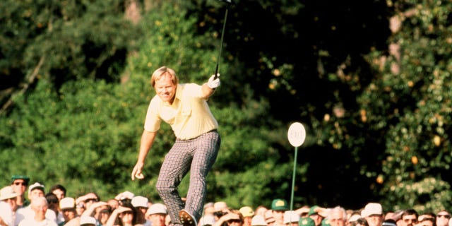 Jack Nicklaus watches his putt during the 1986 Masters Tournament at Augusta National Golf Club in April 1986 in Augusta, Georgia. 