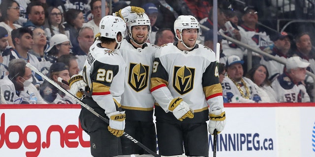 Los Golden Knights celebran su gol