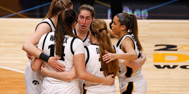Caitlin Clark #22 of the Iowa Hawkeyes huddles her teammates during the third quarter against the LSU Lady Tigers during the 2023 NCAA Women's Basketball Tournament championship game at American Airlines Center on April 02, 2023 in Dallas, Texas.