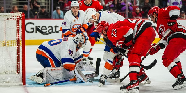 Ilya Sorokin makes save