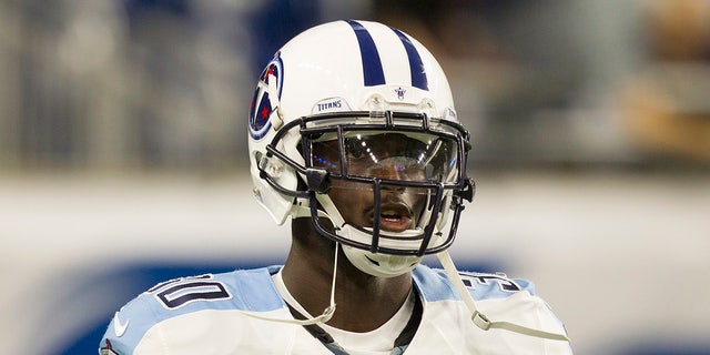 Tennessee Titans cornerback Jason McCourty during a game.