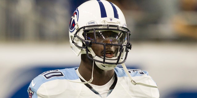 Tennessee Titans cornerback Jason McCourty during a game