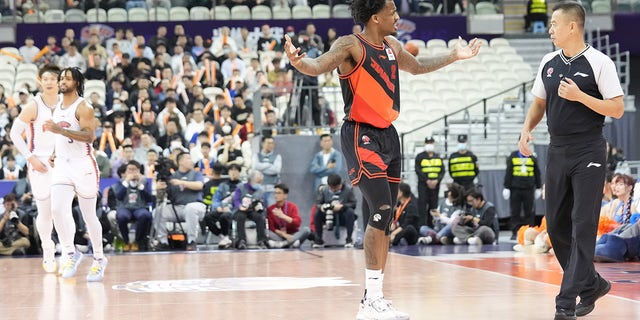 Antonio Blakeney of the Jiangsu Dragons talks with the referee during the Sharks game in Shanghai, China, April 9, 2023.