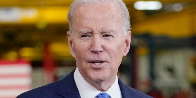 Presiden Biden mengatakan masih harus dilihat apakah kecerdasan buatan itu berbahaya.
