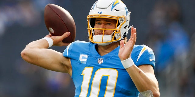 Chargers' Justin Herbert on Aaron Rodgers joining Jets: 'Looking ...