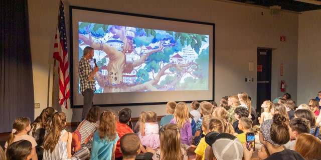 Kirk Cameron speaks to kids at library in Arizona