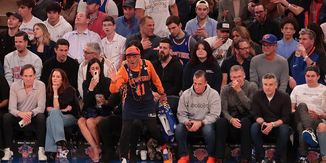 Knicks fans watch them play the Cavs