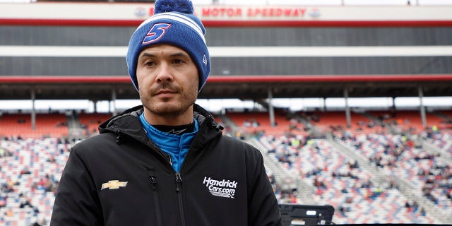 Kyle Larson, driver of the #5 HendrickCars.com Chevrolet, looks on during qualifying for the NASCAR Cup Series Food City Dirt Race on Dirt at Bristol Motor Speedway on April 08, 2023 in Bristol, Tennessee.