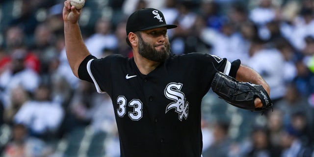 Lance Lynn pitches