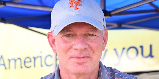 Lenny Dykstra smiles