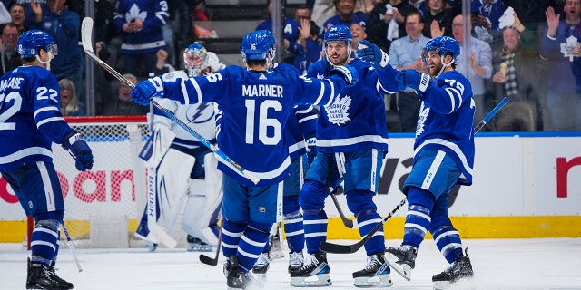 Maple Leafs score goal