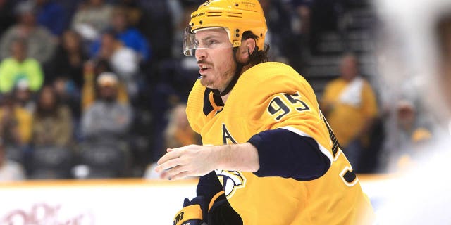 Nashville Predators center Matt Duchene (95) skates to the bench after sustaining a hand injury during the NHL game between the Nashville Predators and Toronto Maple Leafs, held on March 26, 2023, at Bridgestone Arena in Nashville, Tennessee.