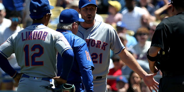 Max Scherzer argues