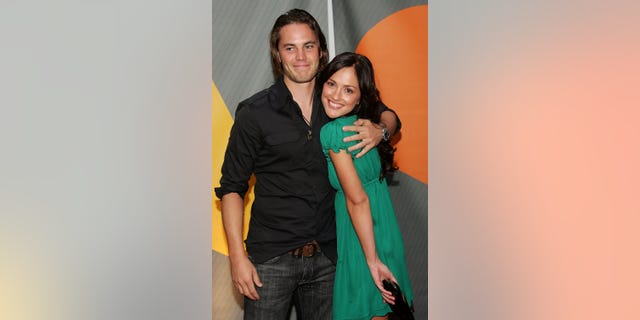 While filming "Friday Night Lights," Kelly and co-star Taylor Kitsch began a relationship.