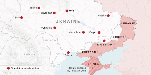 Sebuah infografik menunjukkan wilayah Zaporizhzhia terletak di utara Laut Azov dan di antara wilayah Donetsk di timur dan wilayah Kherson di barat. 