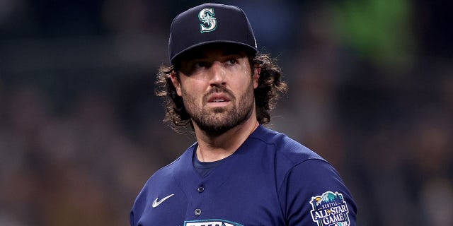 Robbie Ray looks in disgust