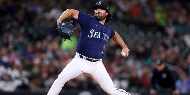 Robbie Ray pitches