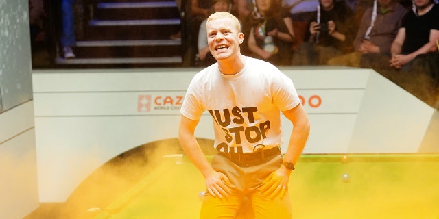 Just Stop Oil protestocusu masaya atladı