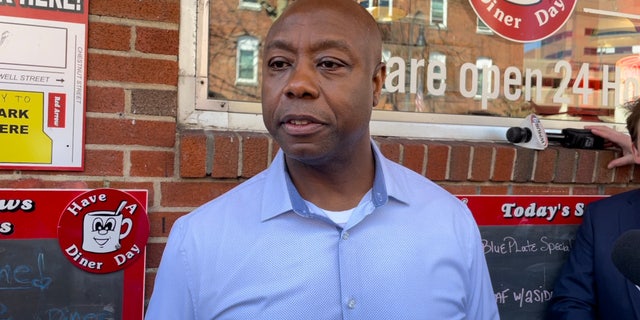 Lincoln Project advisor goes to MSNBC to blast Tim Scott as a ‘racial security blanket,’ ‘pacifier’ for GOP 3 Sen. Tim Scott of South Carolina speaks with reporters after a stop at the Red Arrow Diner in Manchester, New Hampshire, on April 13, 2023