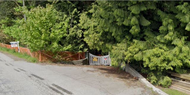 La policía de Vancouver está removiendo y arrestando a los barrios marginales que acamparon en una de las propiedades más caras de la ciudad. 4 vancouver