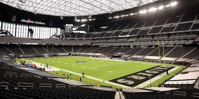 Vista general del campo de fútbol de los Raiders