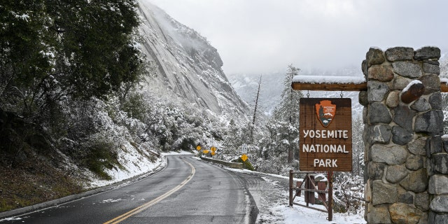 A welcome sign at Yosemite National Park in California