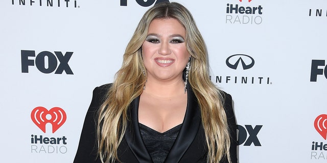 Kelly Clarkson slams ‘weak’ ex-husband in new song amid messy divorce ...