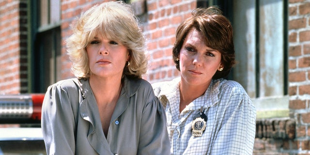 Sharon Gless played a career-focused police detective, Christine Cagney, working with Mary Beth Lacey (Tyne Daly), a married working mother.