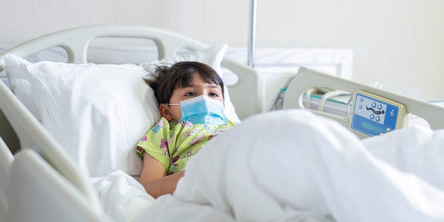 niño en el hospital