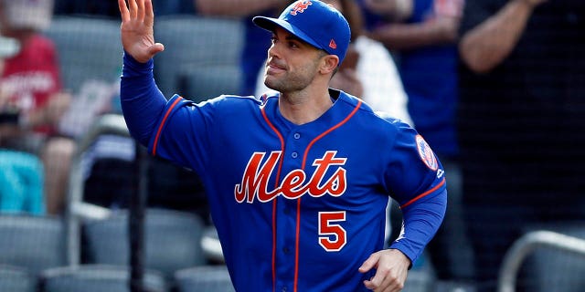 David Wright waving to fans