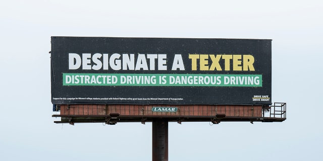A billboard in St. Joseph, Missouri, against texting while driving.