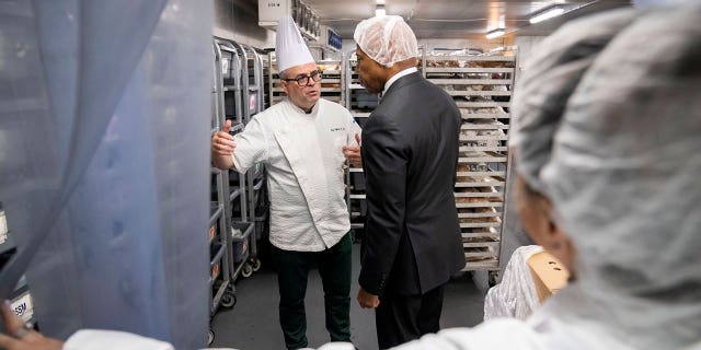 Eric Adams speaks with food worker