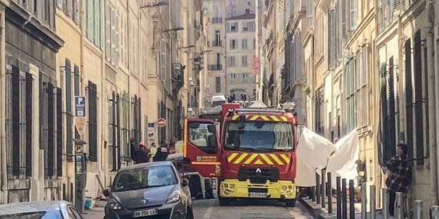 El número de muertos por la explosión del edificio francés se elevó a 5 4 Se ha encontrado un quinto cuerpo en el lugar del derrumbe de un edificio causado por una explosión en Marsella, Francia.