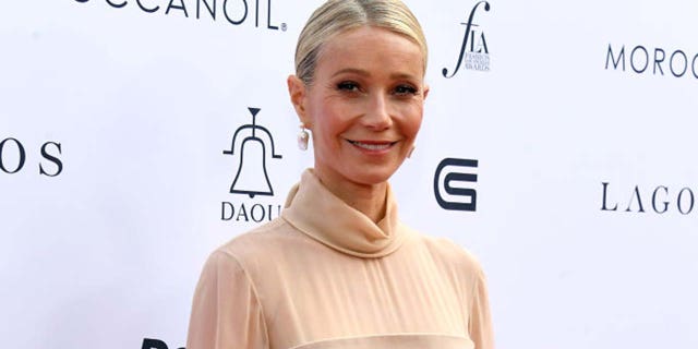 gwyneth paltrow smiling red carpet