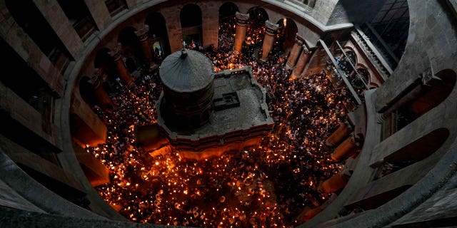 The Greek Orthodox Church accuses the Israeli police of violating the rights of believers by imposing capacity limits. "holy fire" Ceremony at the ancient Church of the Holy Sepulcher in Jerusalem.