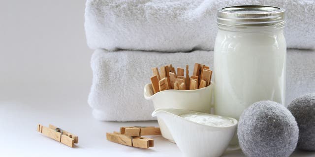 Powdered laundry borax can help remove bacteria and stains from bath towels and other linens.