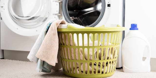 Bath towels can be washed with washcloths, hand towels, decorative towels, kitchen towels and beach towels.