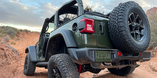 The 2024 Wrangler Rubicon features a full-float rear axle.