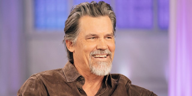 Josh Brolin wears brown leather shirt on Kelly Clarksons talk show