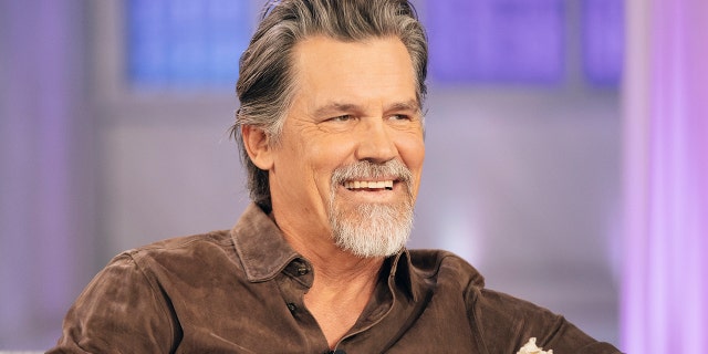 Josh Brolin wears brown leather shirt on Kelly Clarksons talk show